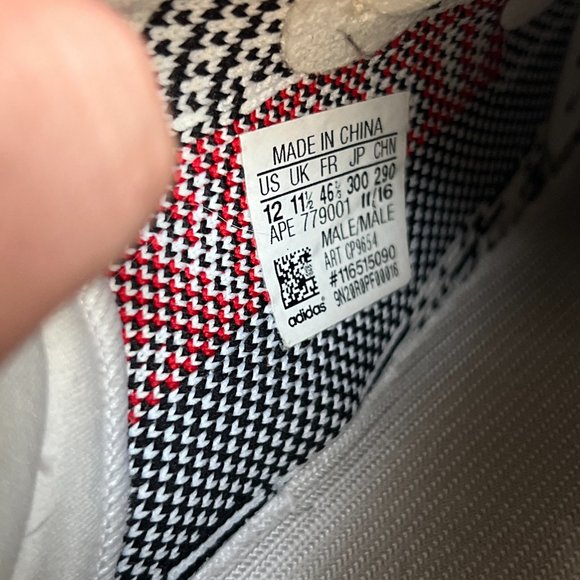 Adidas Yeezy 350 Zebra - Picture 5 of 8